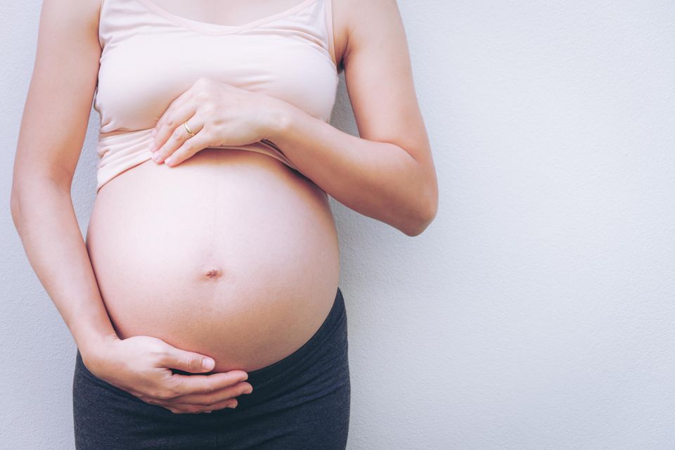 Bauch einer schwangeren Frau
